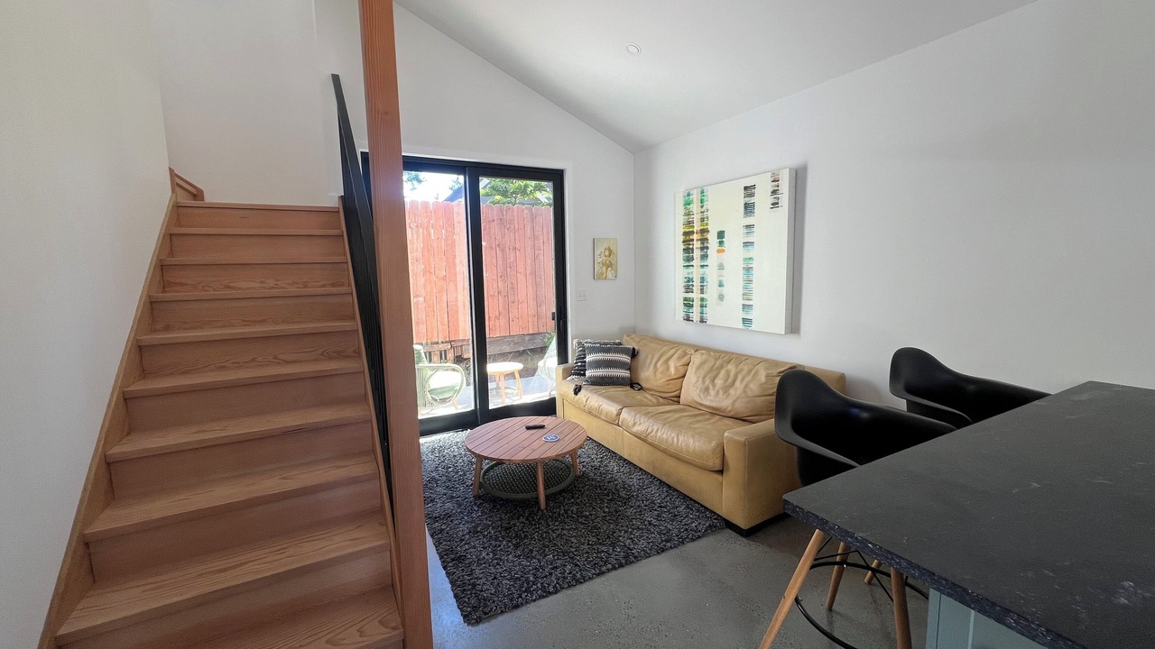 Photo of Livingroom in Upper Telegraph