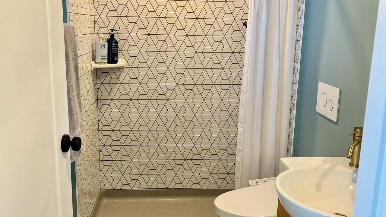 Photo of Bathroom in Upper Telegraph