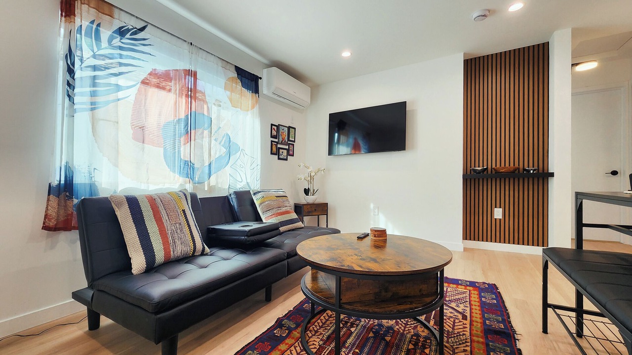 Photo of Livingroom in Canoga Park