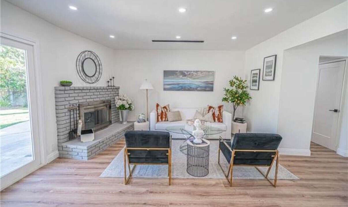 Photo of Livingroom in Canoga Park
