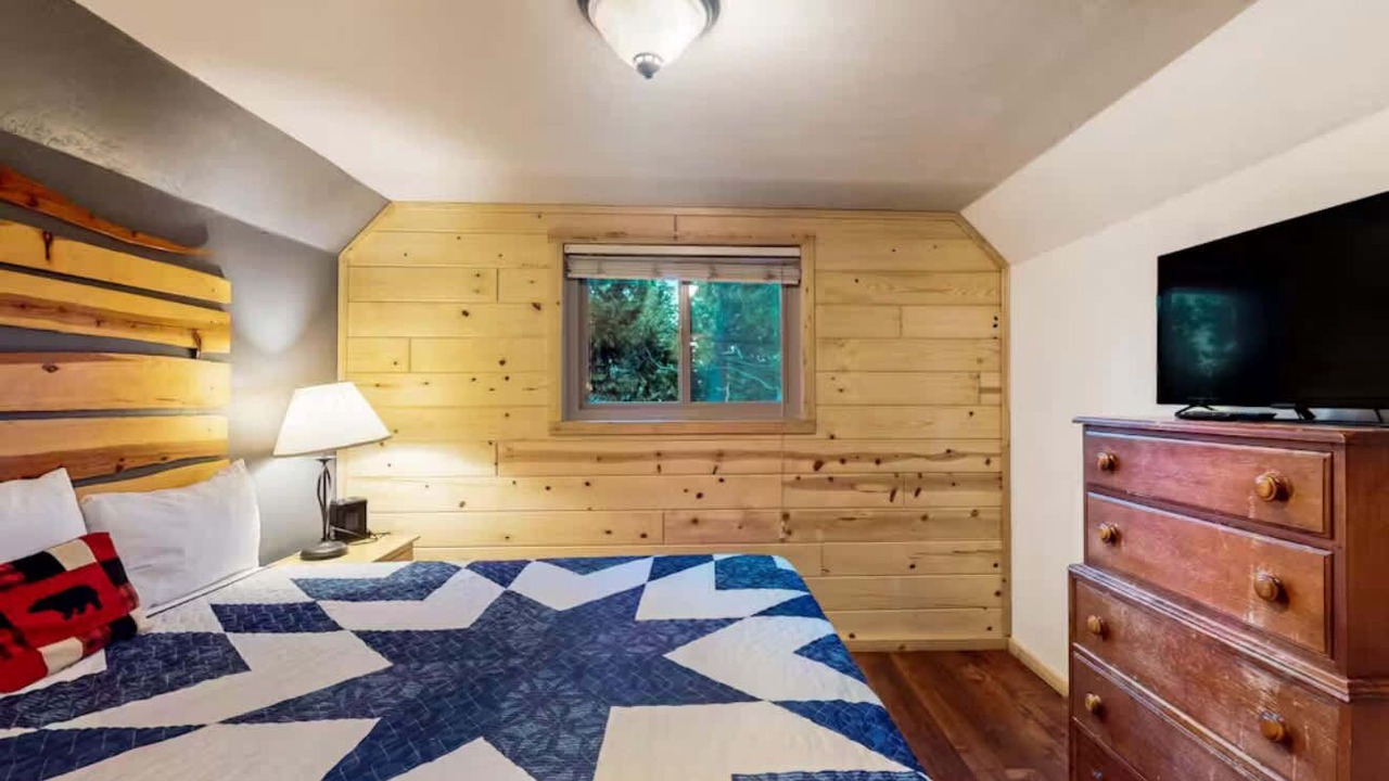Photo of Bedroom in Sierra Cedars