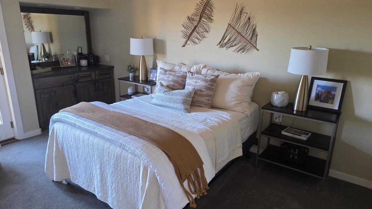 Photo of Bedroom in Raisin
