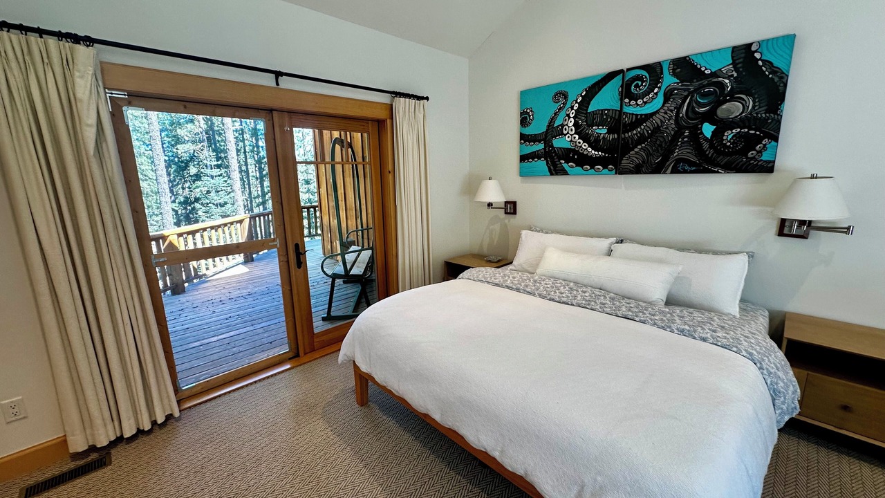 Photo of Bedroom in Graeagle