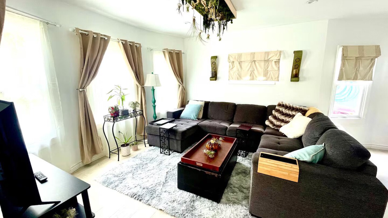 Photo of Livingroom in University Heights
