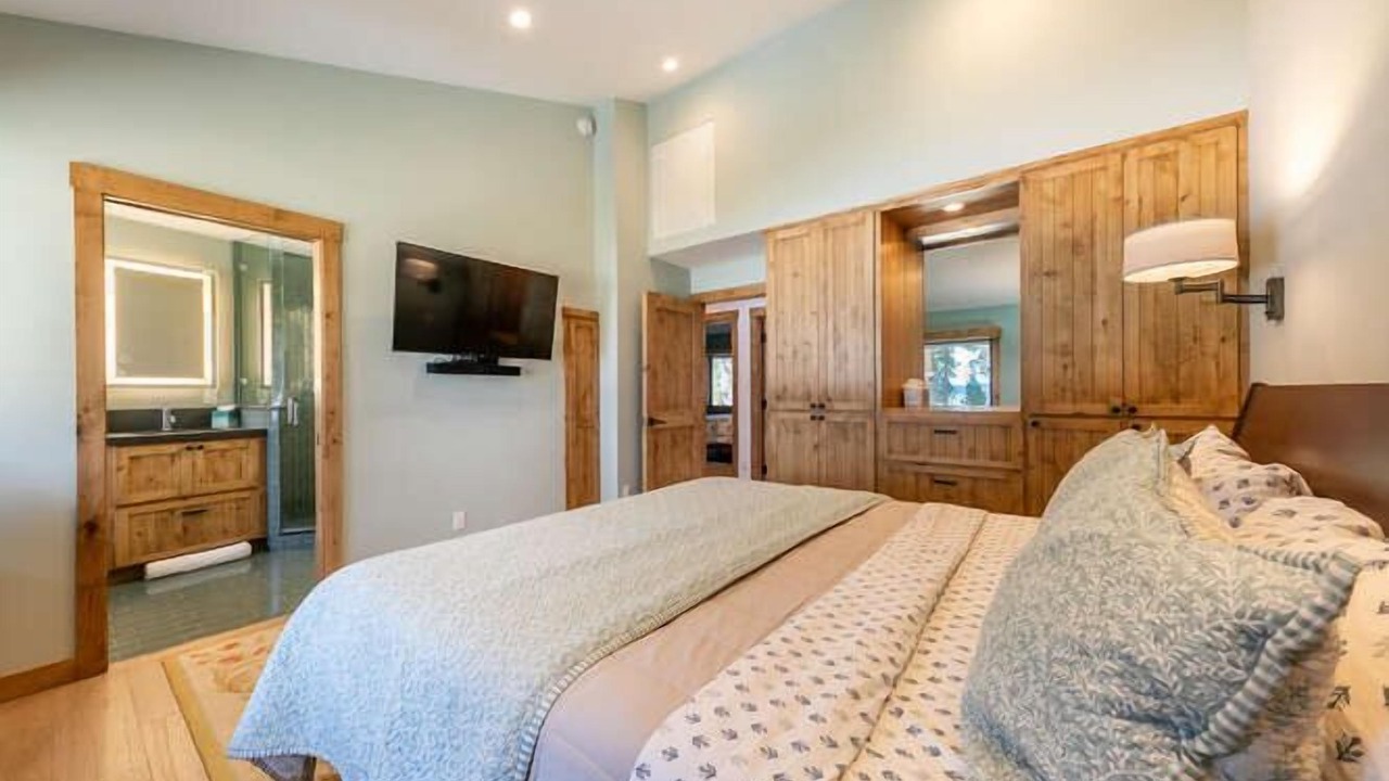Photo of Bedroom in Tahoe Tavern