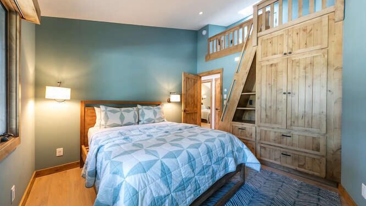 Photo of Bedroom in Tahoe Tavern