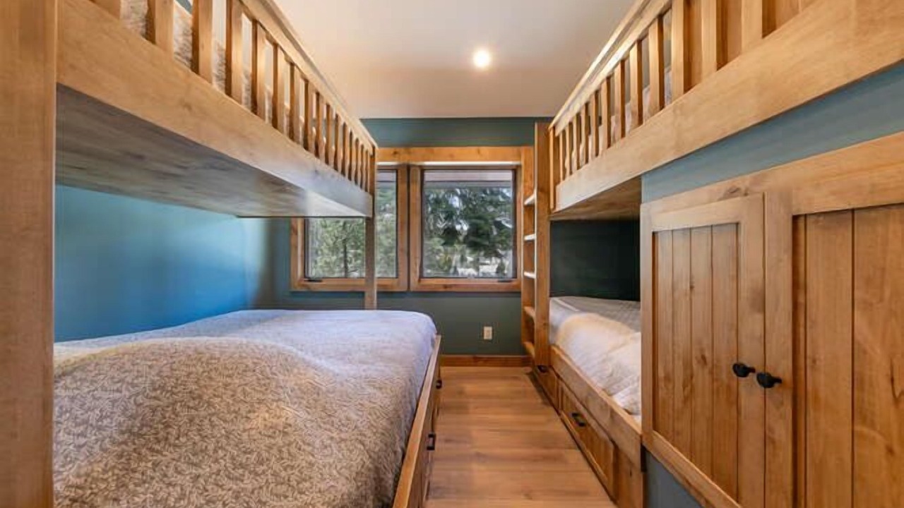 Photo of Bedroom in Tahoe Tavern