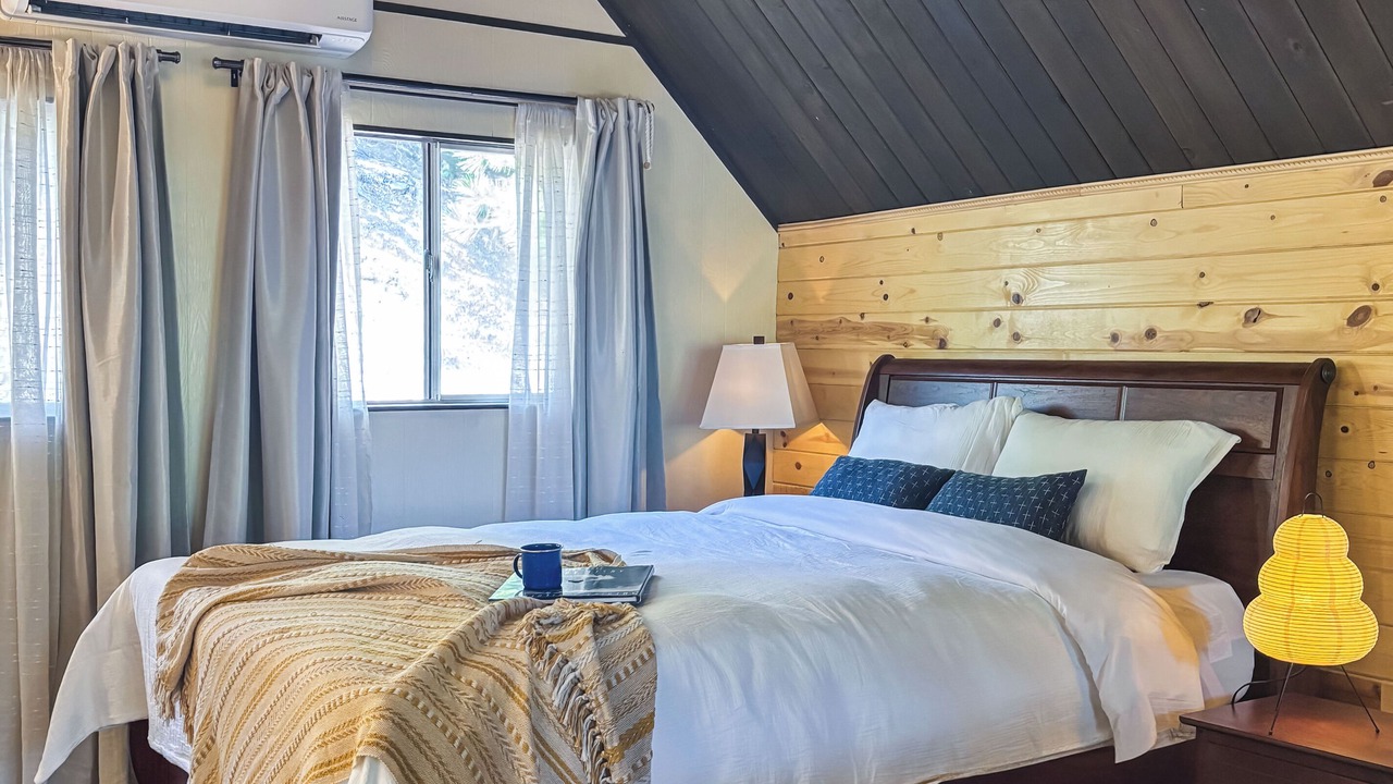 Photo of Bedroom in Groveland