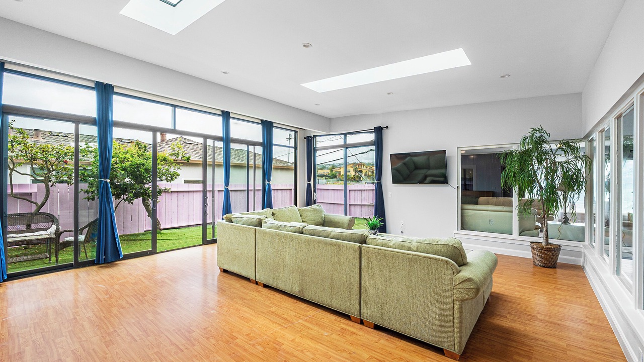 Photo of Livingroom in Millbrae