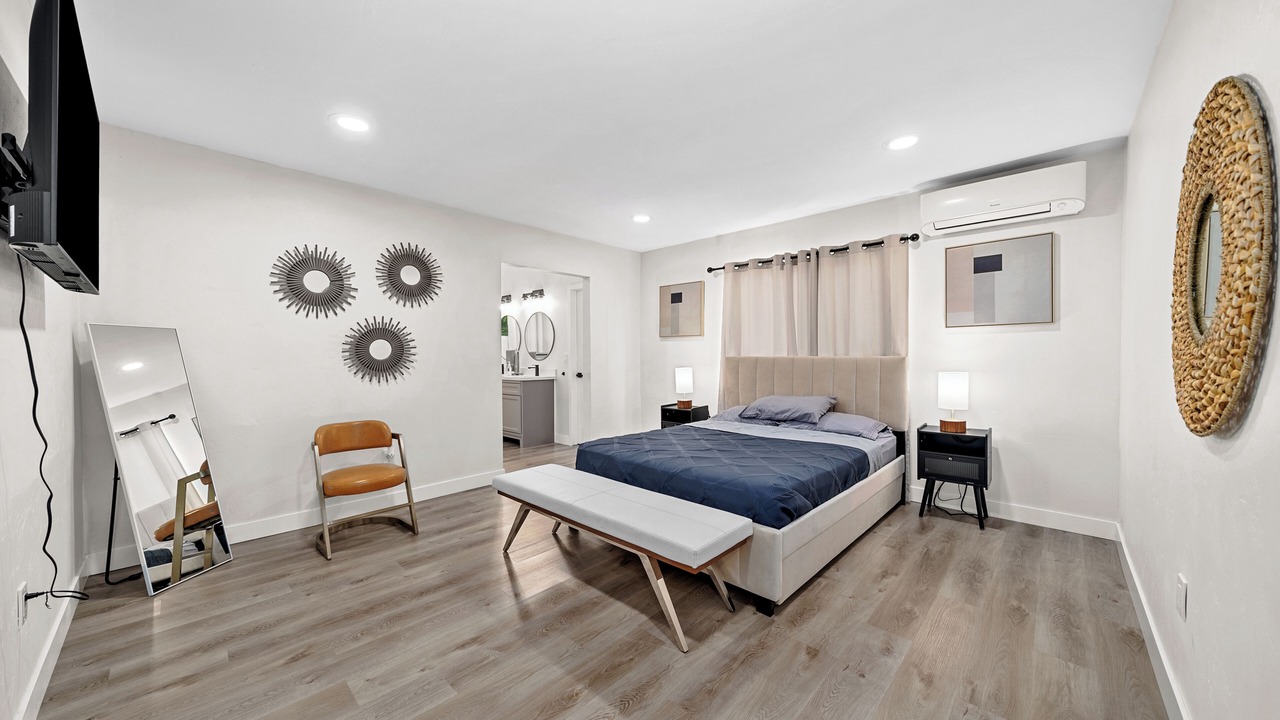 Photo of Bedroom in Lakeside