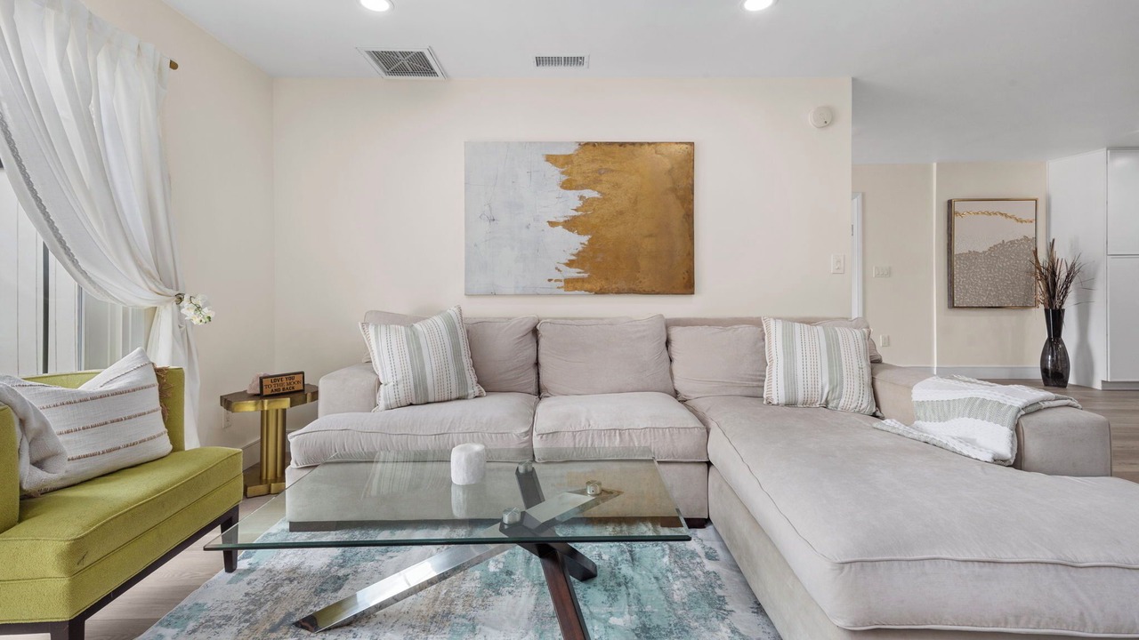 Photo of Livingroom in University City