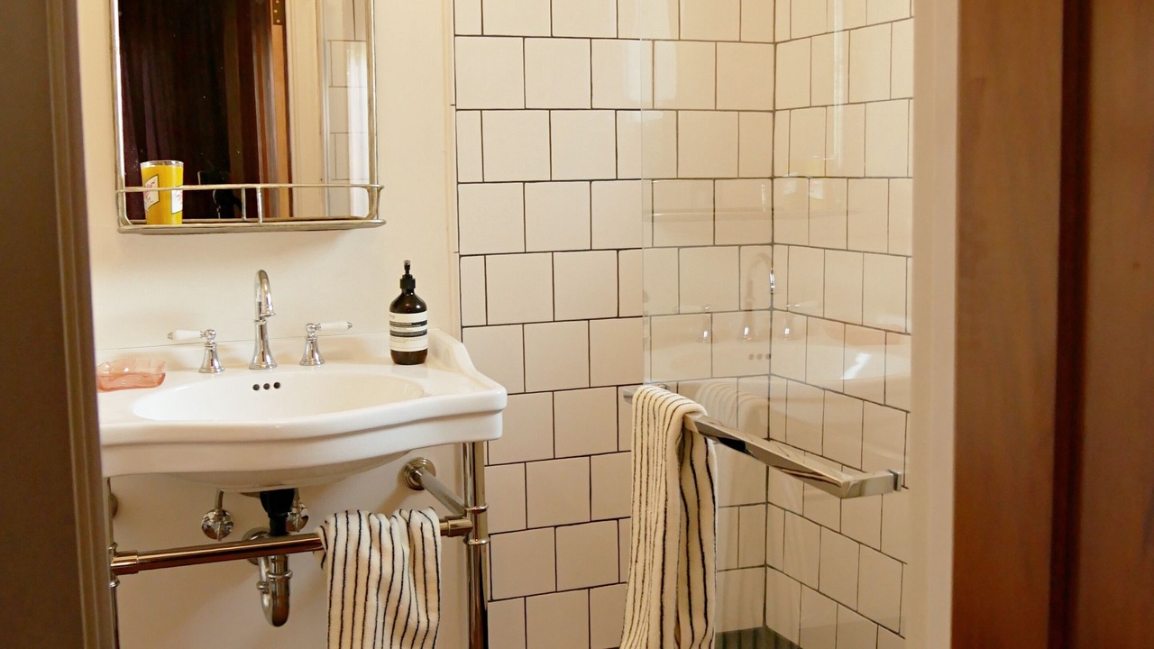 Photo of Bathroom in Los Feliz