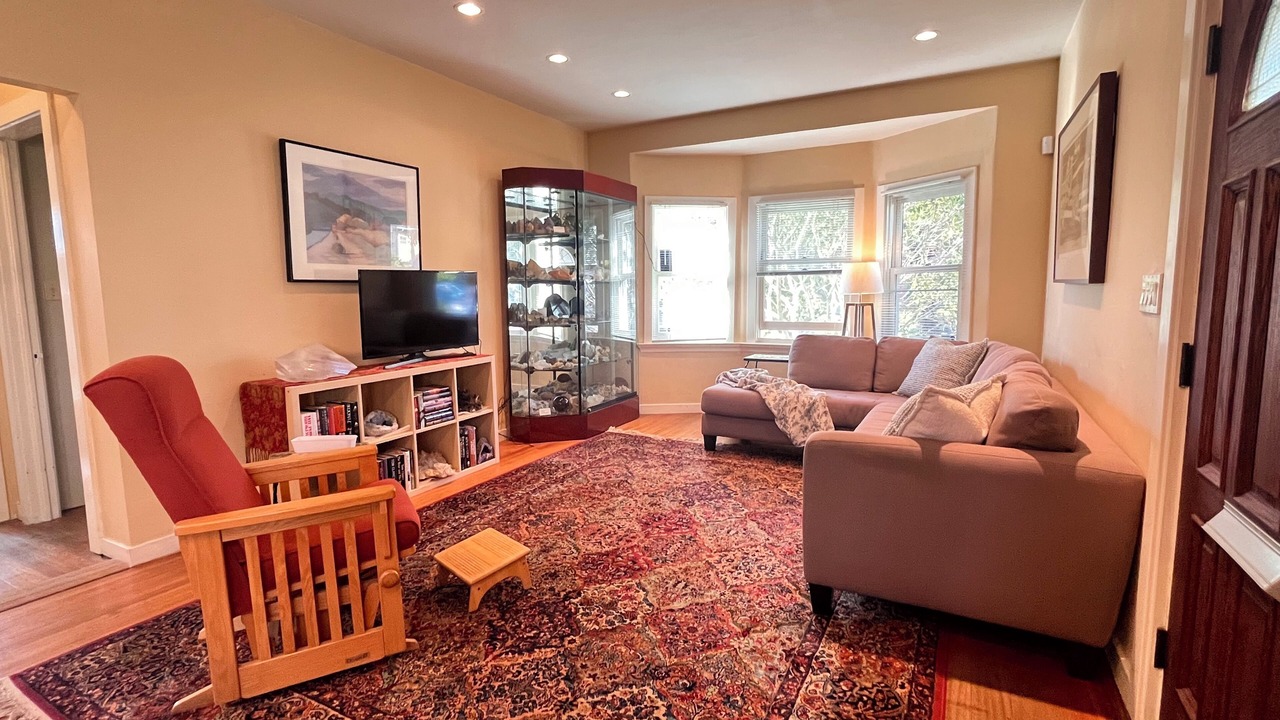 Photo of Livingroom in Bushrod