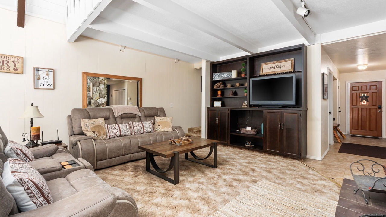 Photo of Livingroom in Sierra Cedars