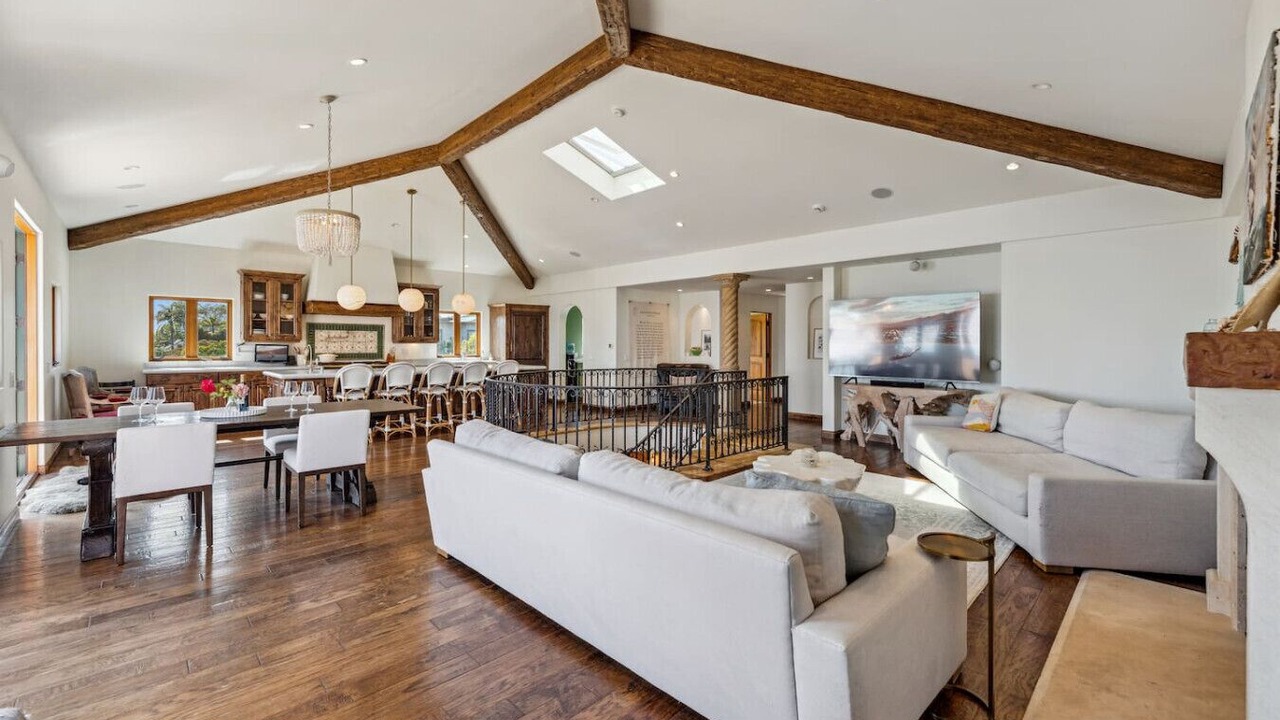 Photo of Livingroom in West Mesa