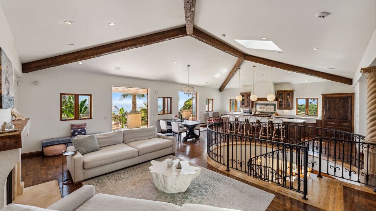 Photo of Livingroom in West Mesa