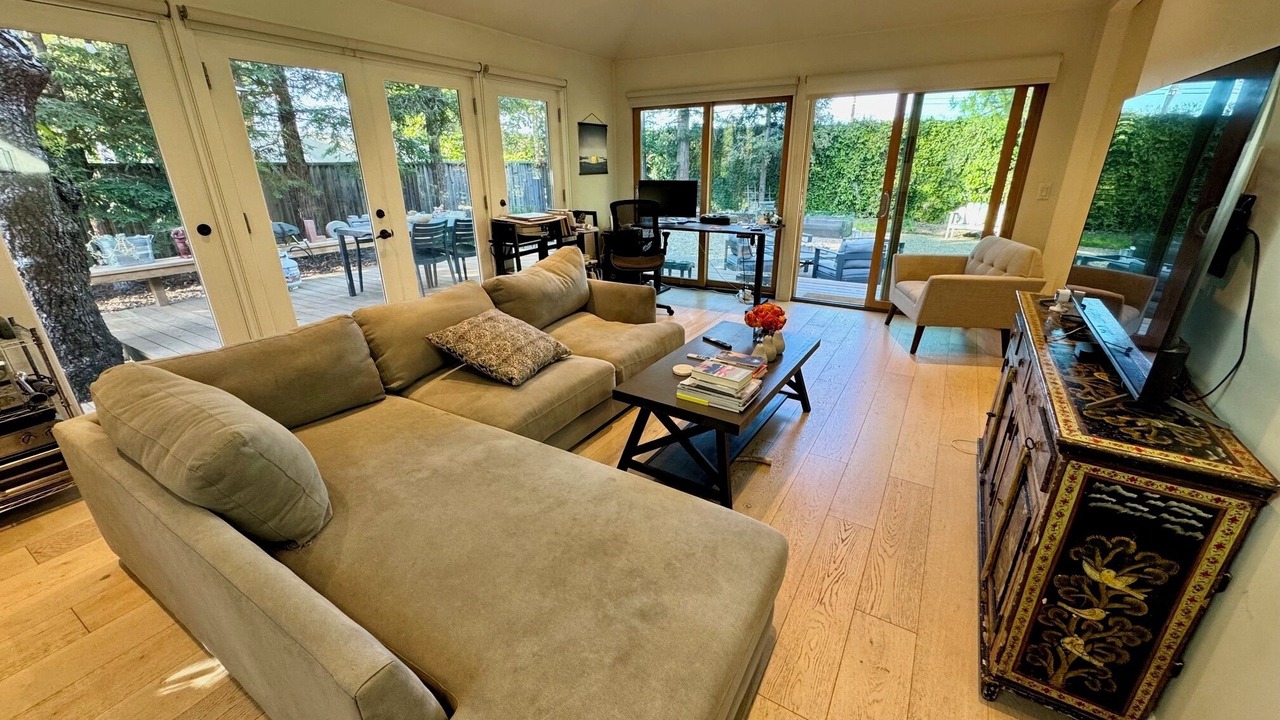 Photo of Livingroom in Oakville