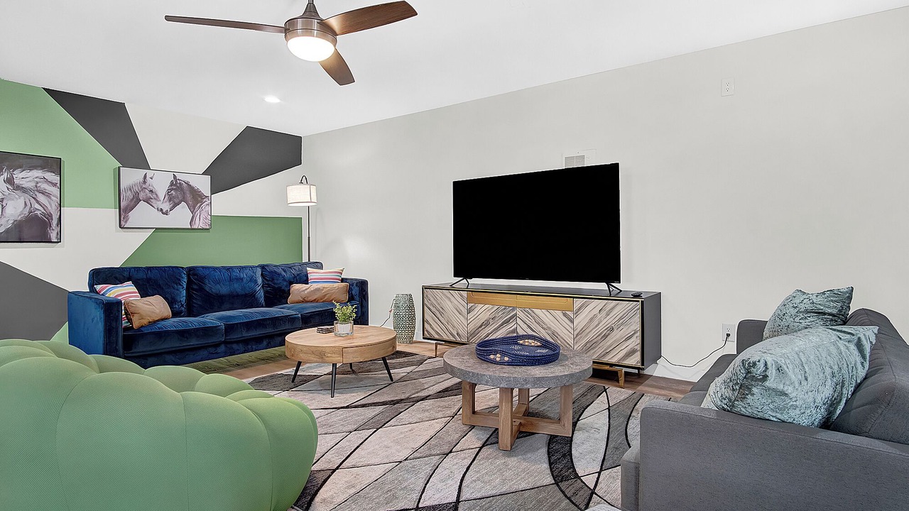 Photo of Livingroom in Circle Area