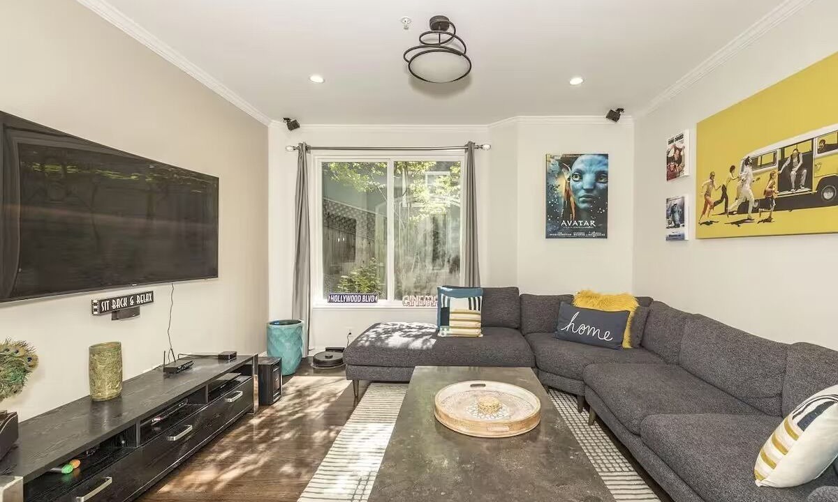 Photo of Livingroom in Emerald Hills