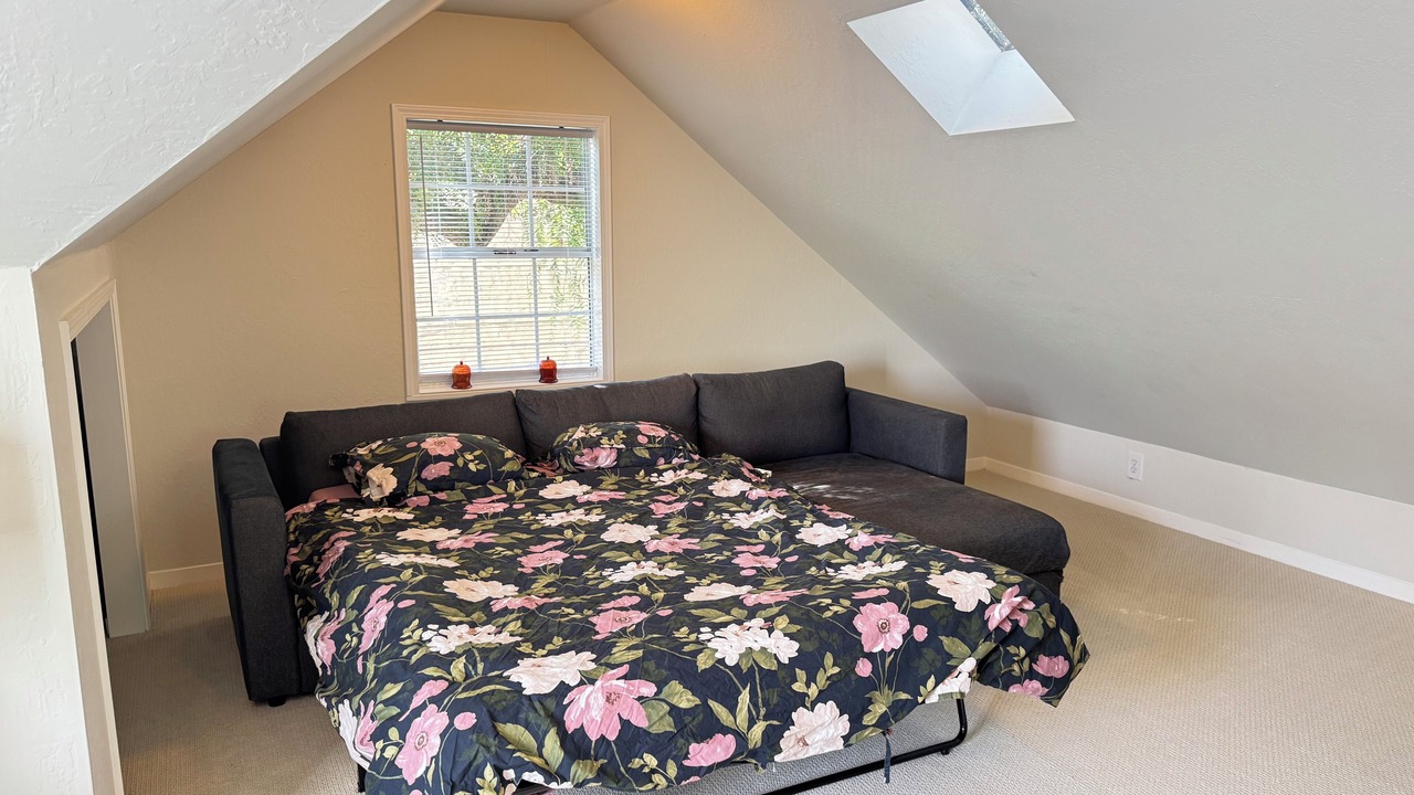 Photo of Bedroom in West Menlo Park