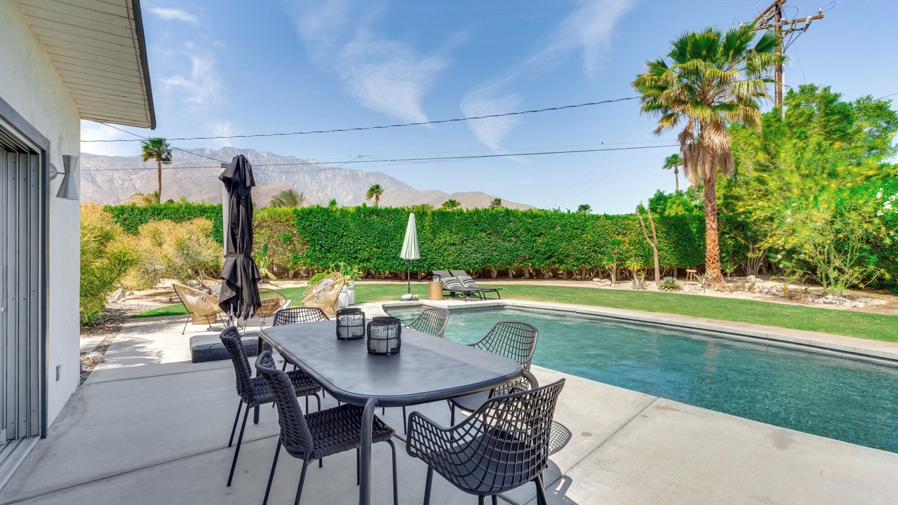 Photo of Outdoor in Racquet Club Estates