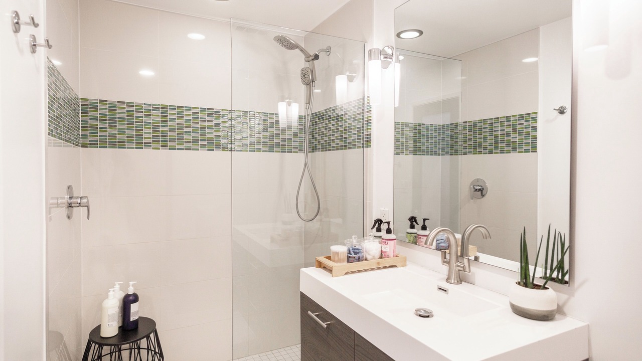 Photo of Bathroom in Racquet Club Estates