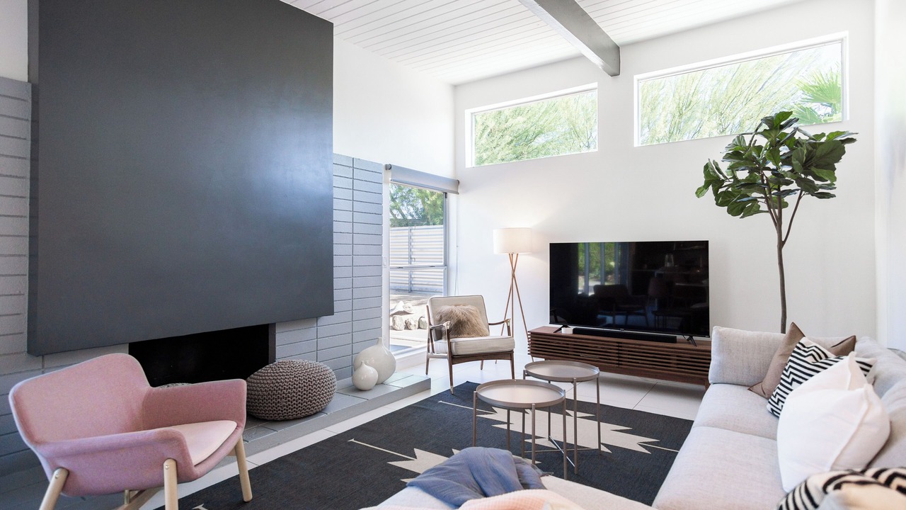 Photo of Livingroom in Racquet Club Estates
