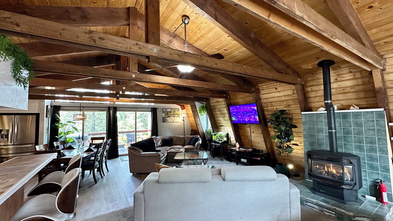 Photo of Livingroom in Montgomery Estates