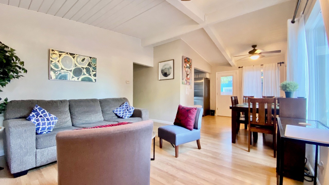 Photo of Livingroom in Suburban Park - Lorelei Manor - Flood Park Triangle
