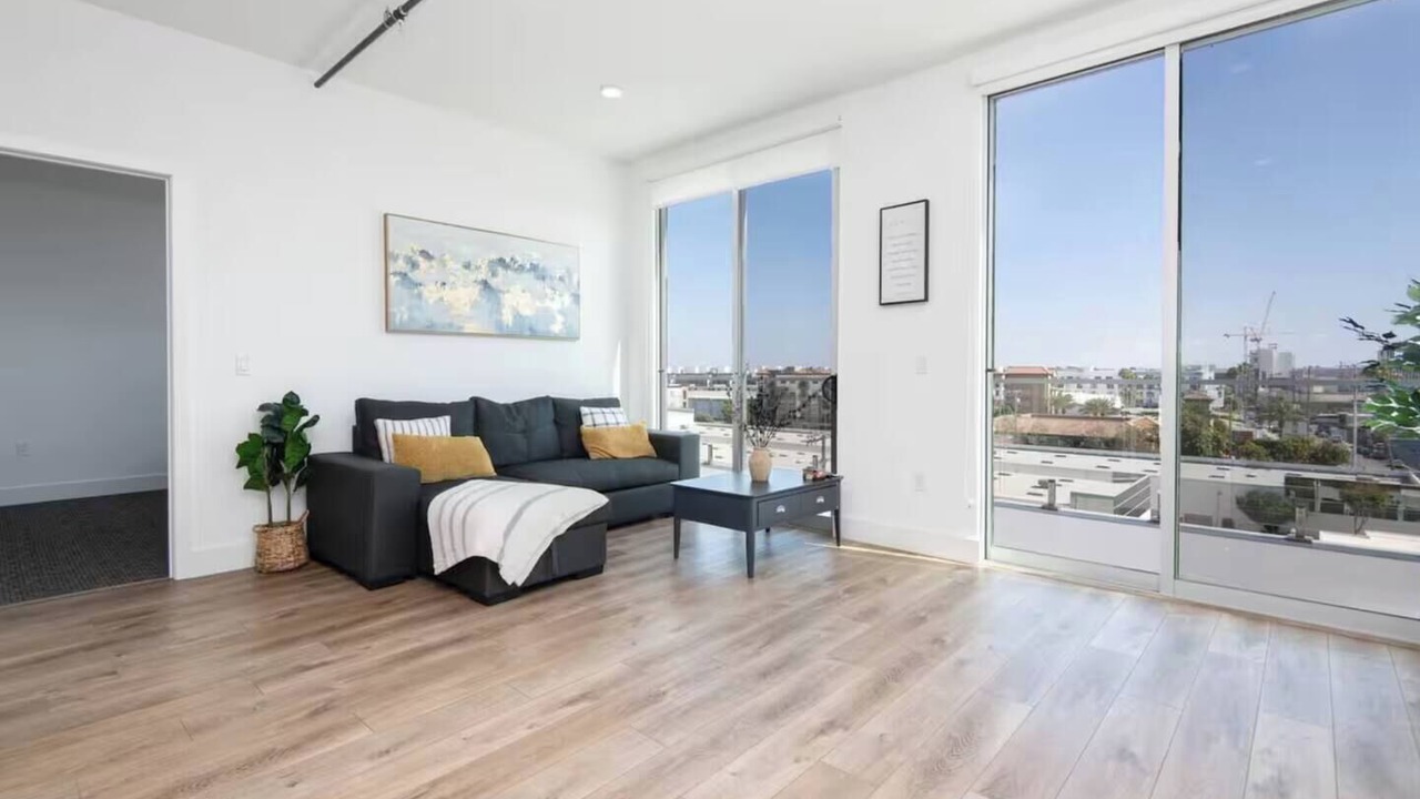 Photo of Livingroom in Del Rey