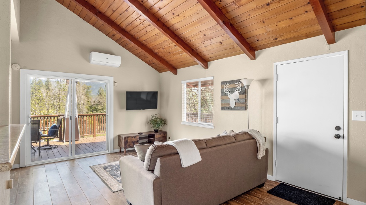 Photo of Livingroom in Oakhurst