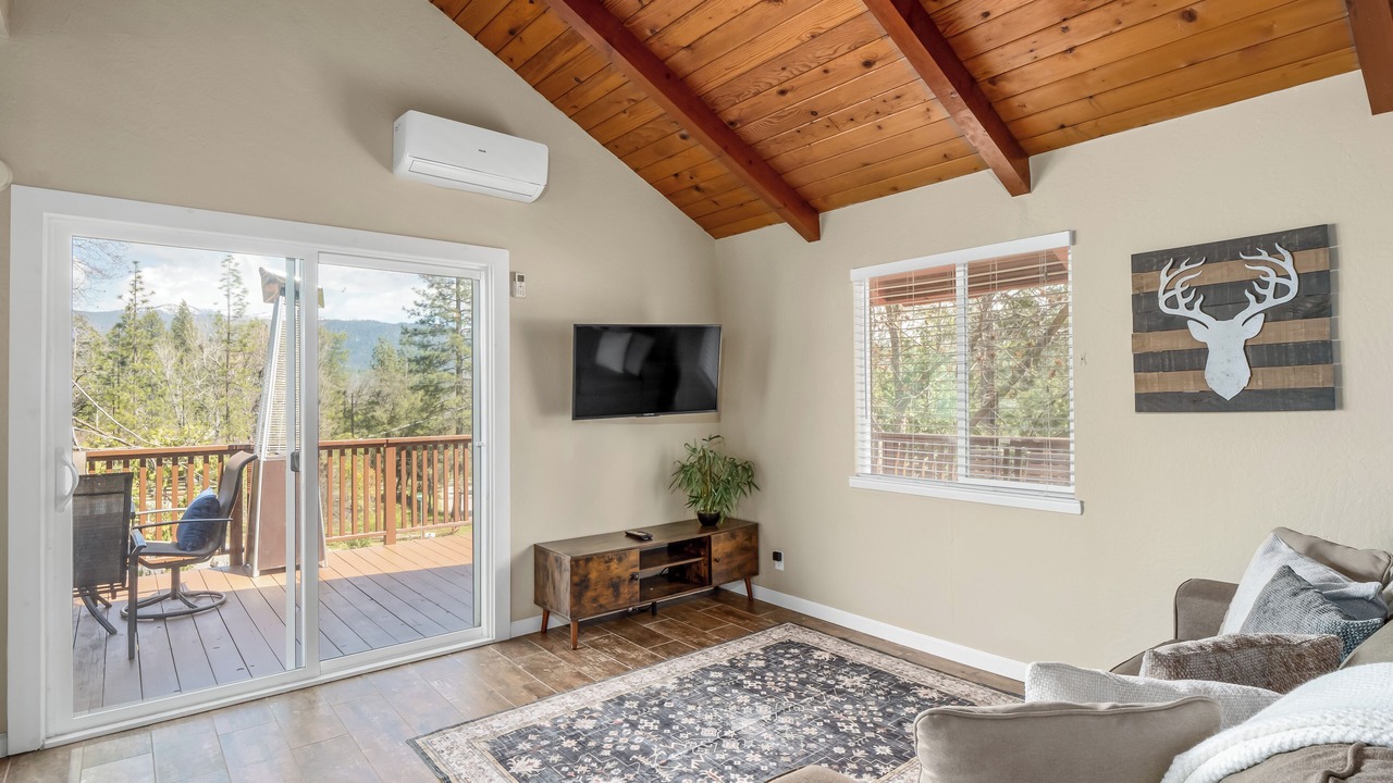 Photo of Livingroom in Oakhurst
