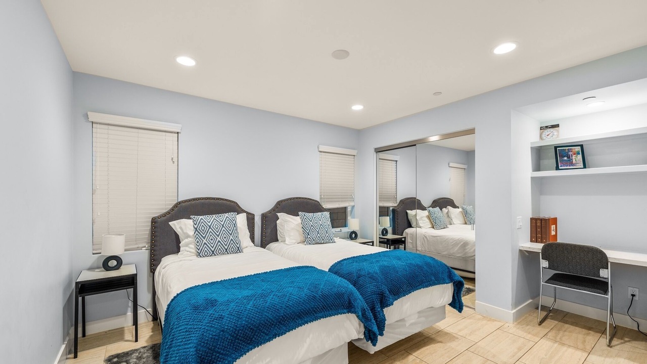 Photo of Bedroom in Hollywood Beach