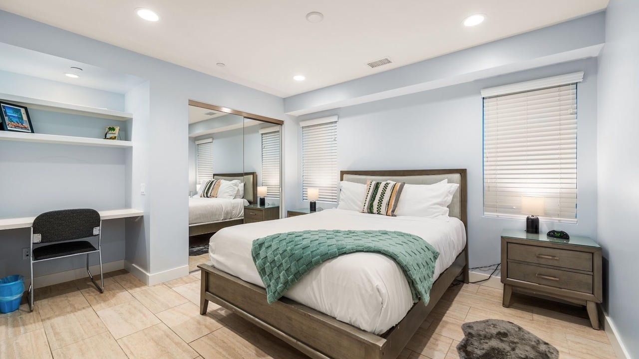 Photo of Bedroom in Hollywood Beach