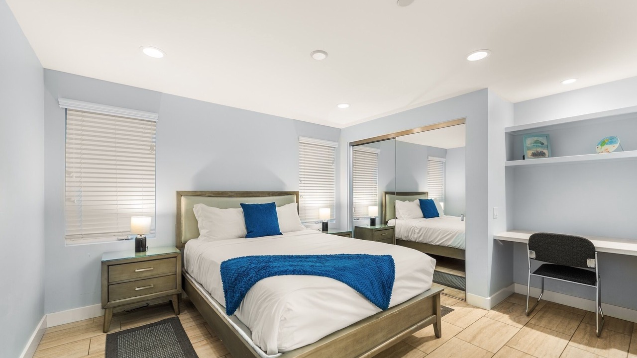 Photo of Bedroom in Hollywood Beach