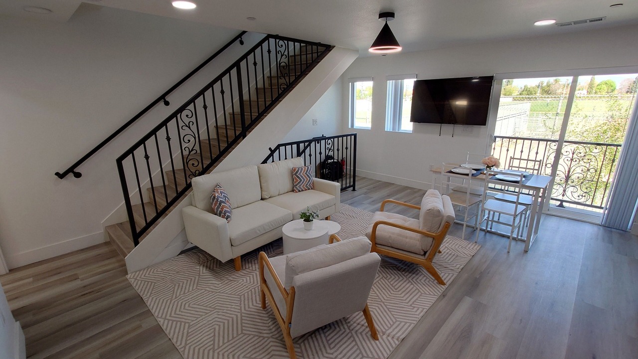 Photo of Livingroom in Van Nuys