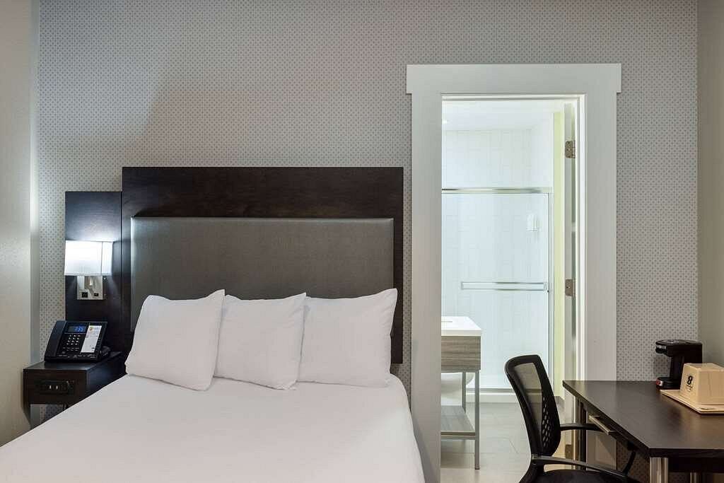 Photo of Bedroom in Theater District