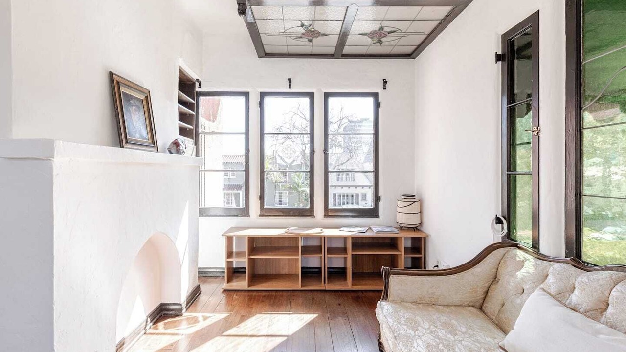 Photo of Livingroom in Mid-Wilshire