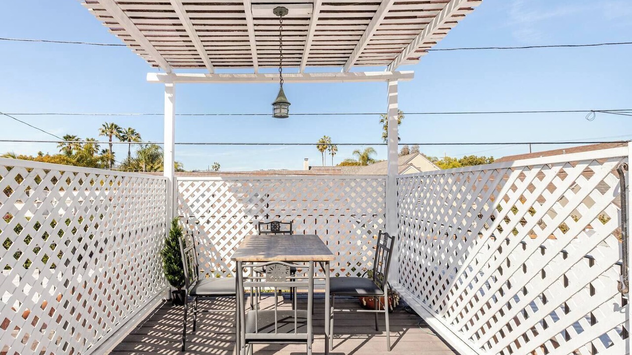 Photo of Outdoor in Mid-Wilshire
