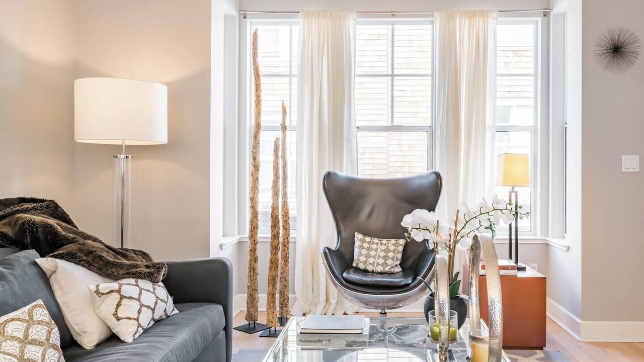 Photo of Livingroom in Cathedral Hill