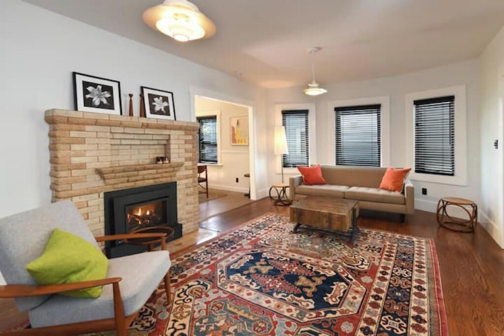 Photo of Livingroom in Downtown Berkeley