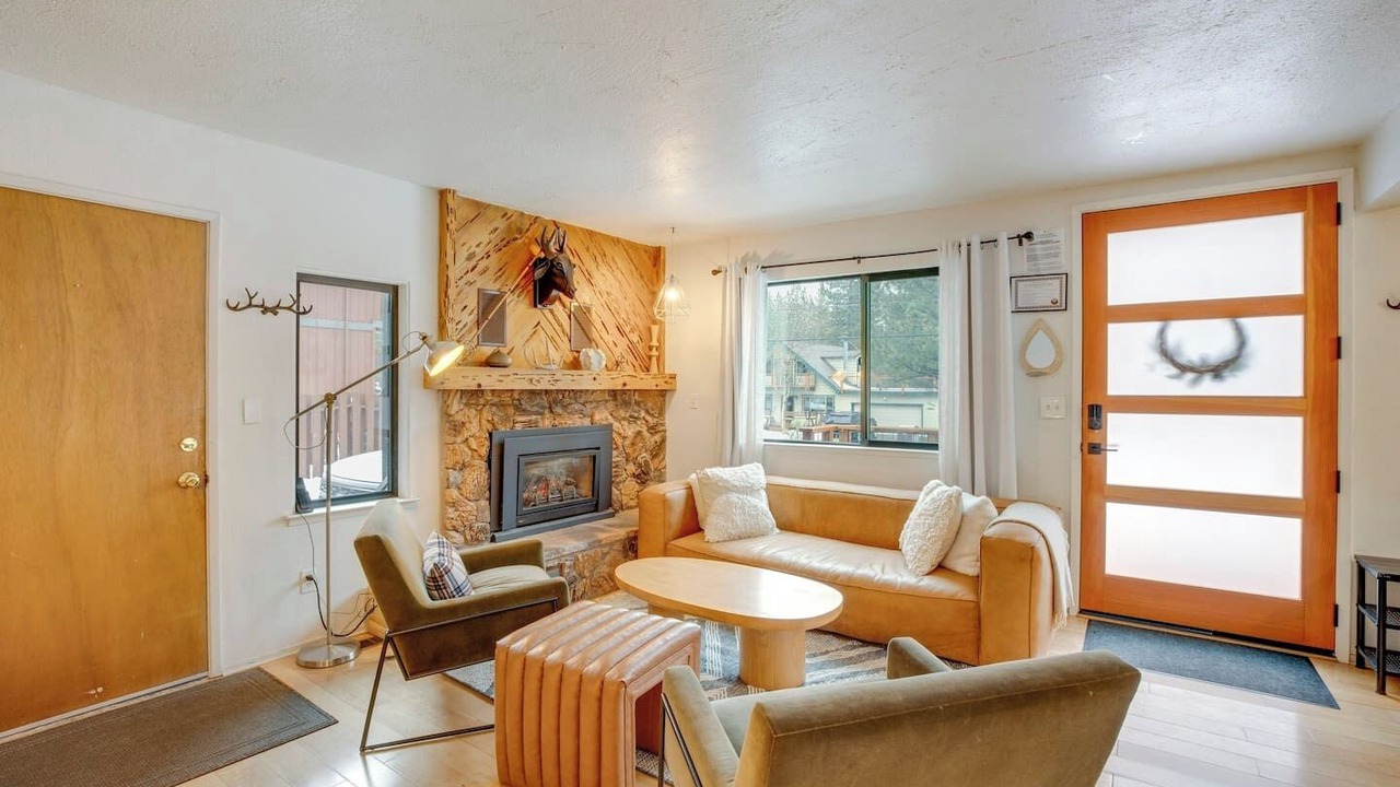 Photo of Livingroom in Christmas Valley