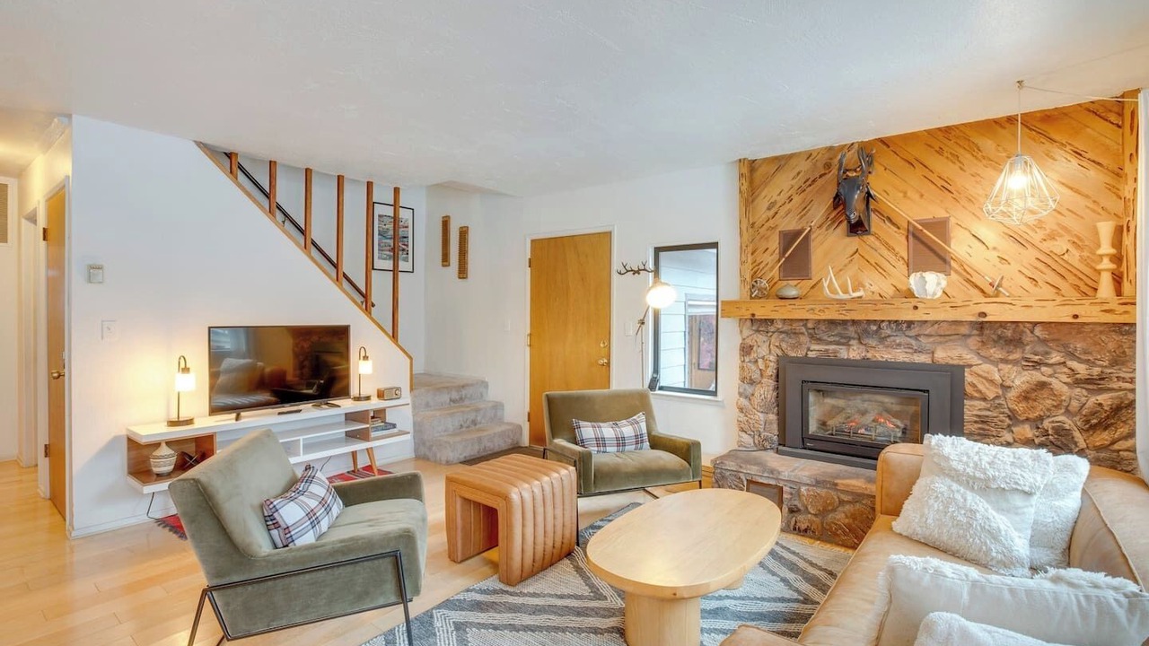 Photo of Livingroom in Christmas Valley