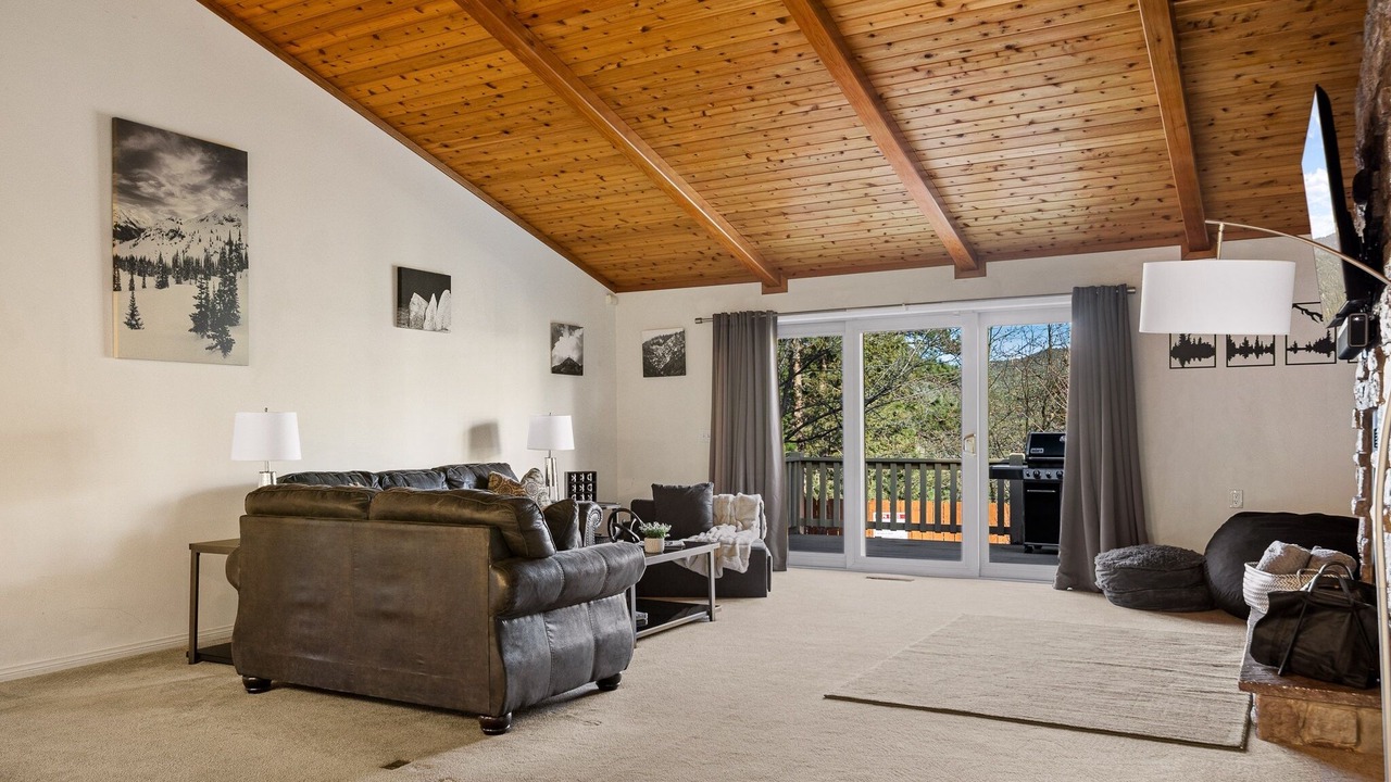 Photo of Livingroom in Castle Glen Estates