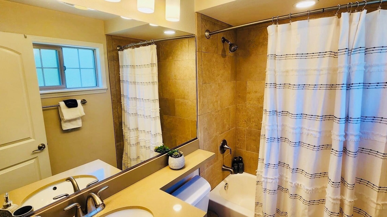 Photo of Bathroom in Thousand Oaks