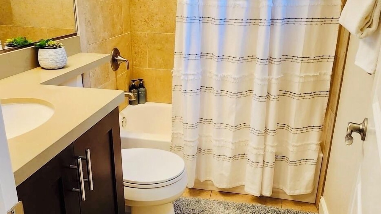 Photo of Bathroom in Thousand Oaks