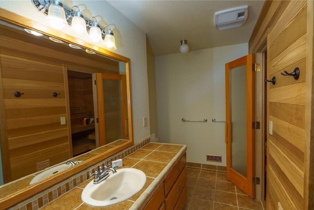 Photo of Bathroom in Rackerby
