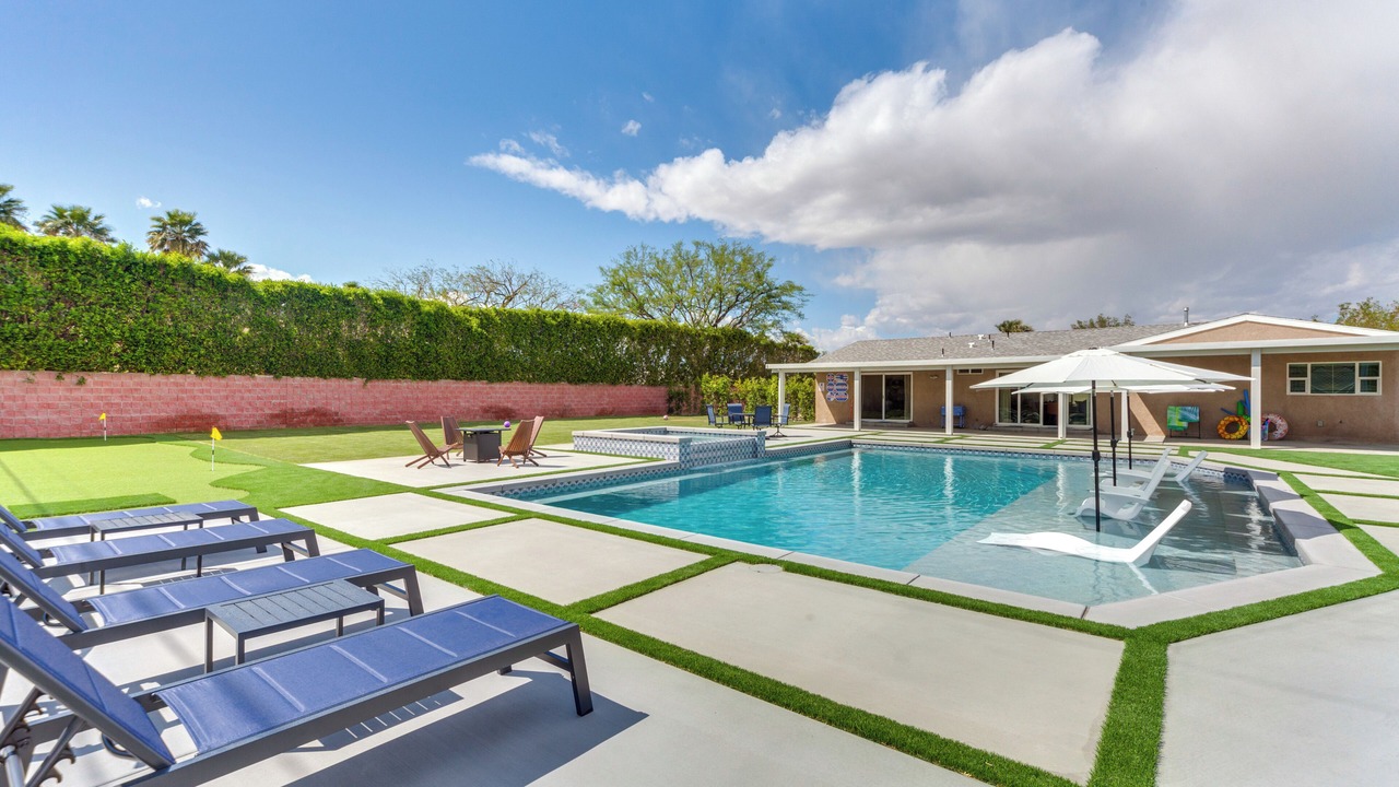 Photo of Outdoor in Racquet Club South
