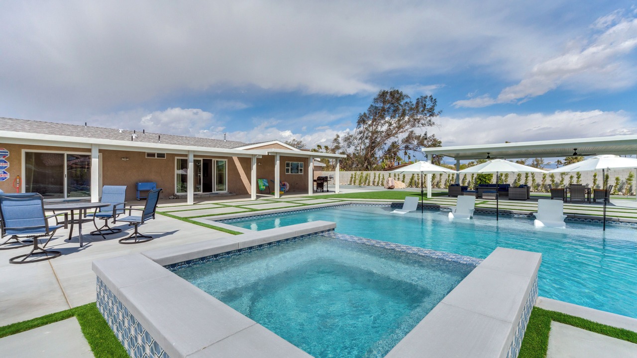 Photo of Outdoor in Racquet Club South
