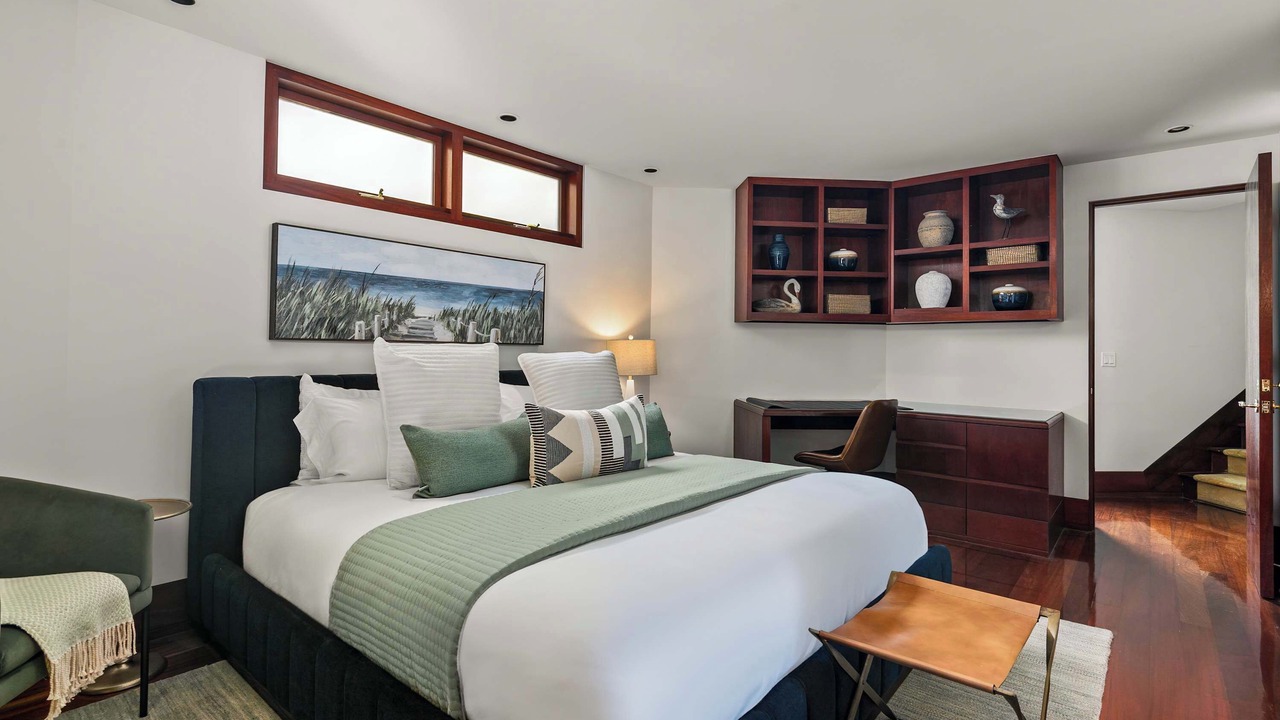 Photo of Bedroom in Village of La Jolla